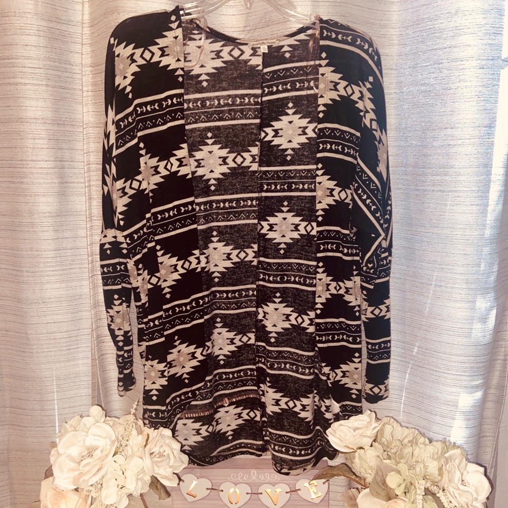 Grey and black pattern cardigan 🤍